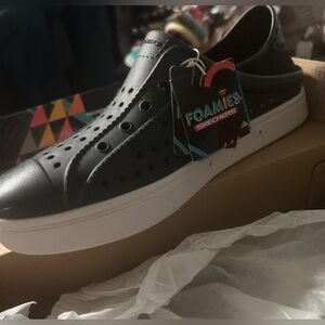 NWT women's Skechers  Foamies sz 8